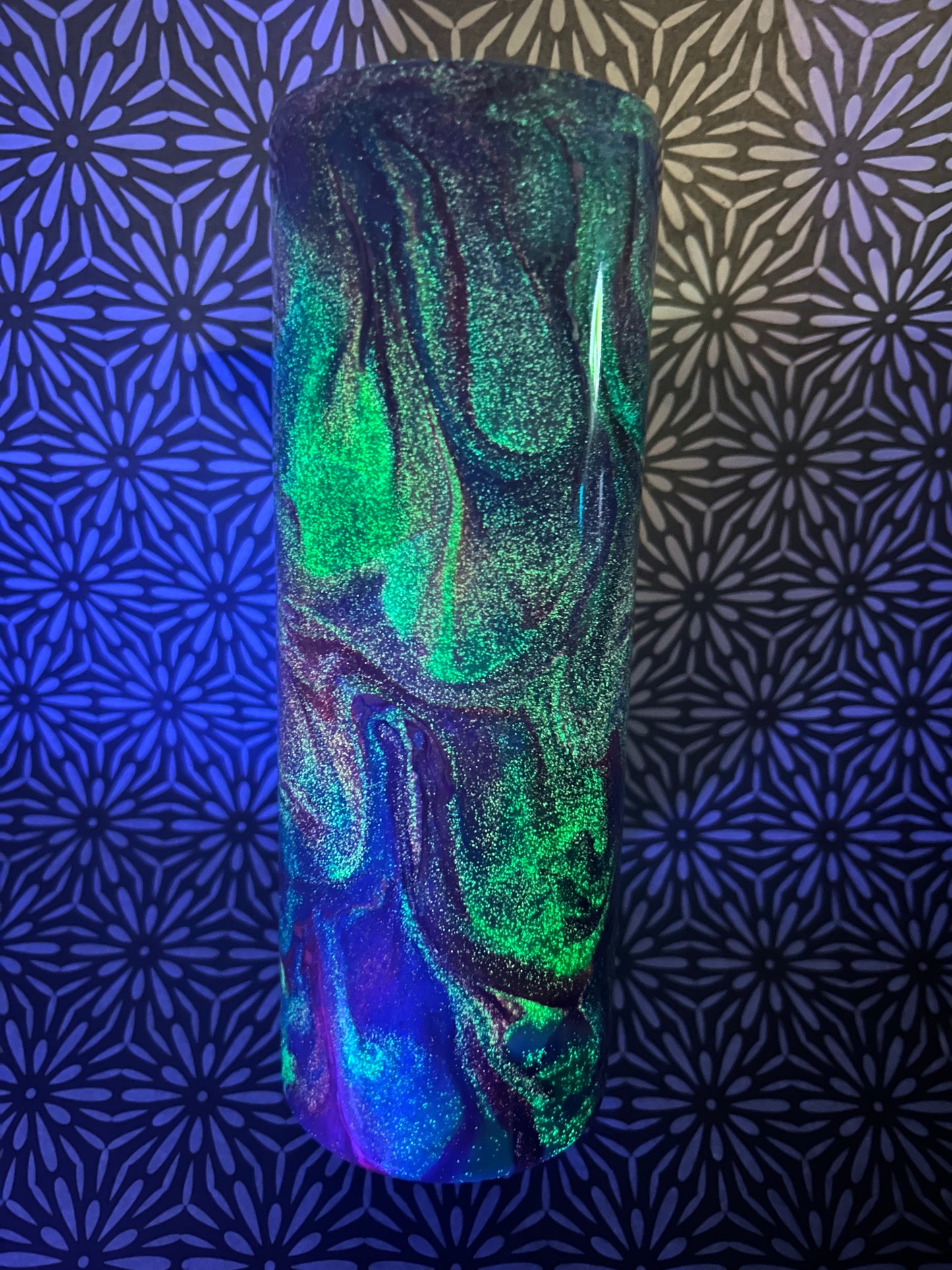 Epoxidharz veredelter Tumbler 20oz „Twist“ TT live