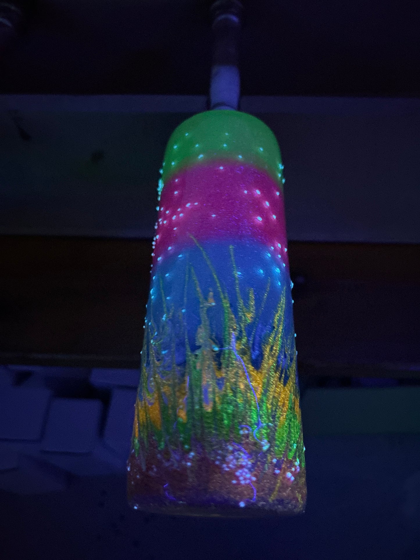 Epoxidharz veredelter Tumbler 20oz „Rainbow“ TT live